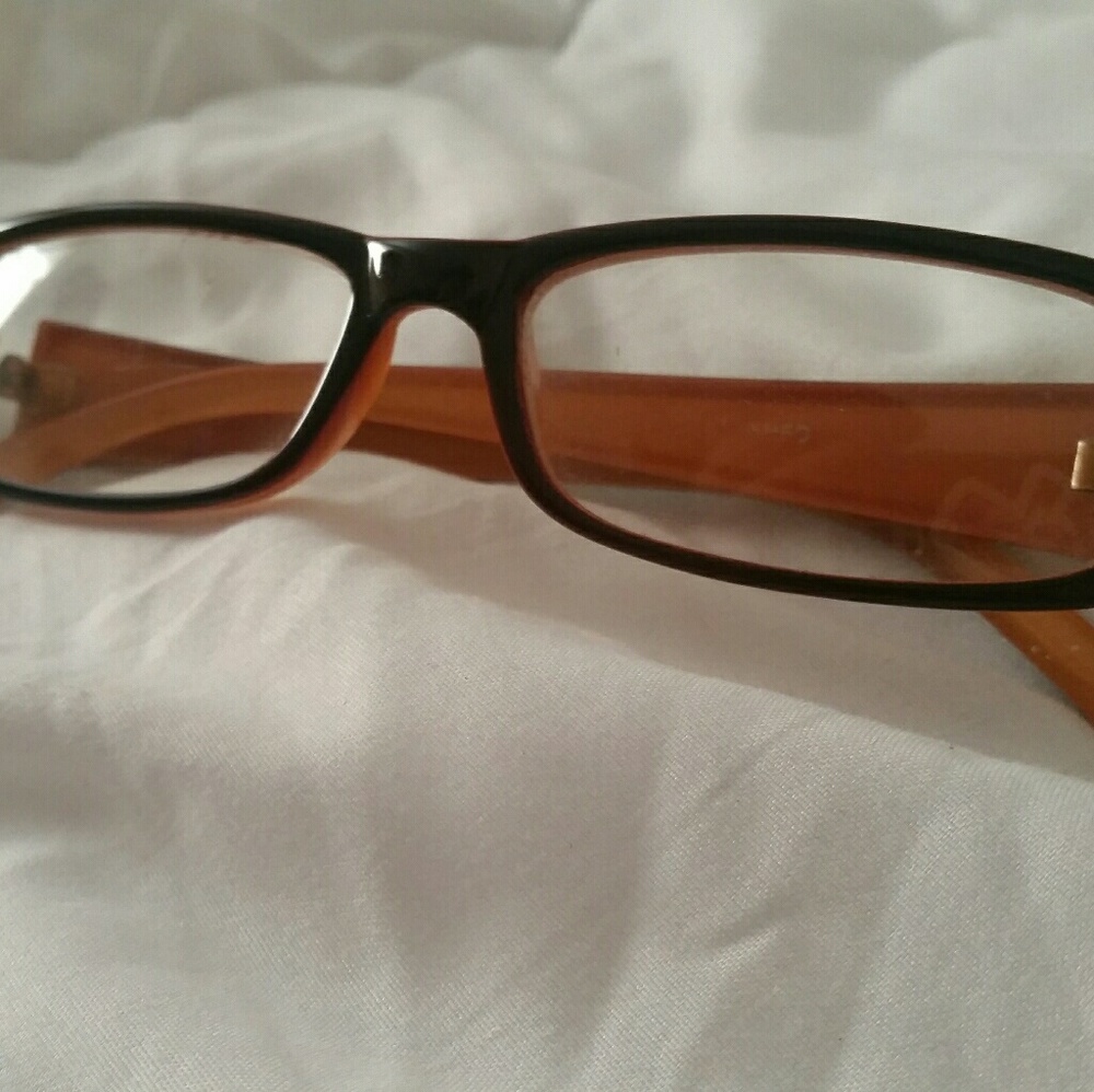 <<Librarian "nerd" specs>> :p